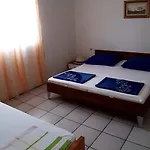 Apartamento With Parking Space Lopar, Rab - 22579